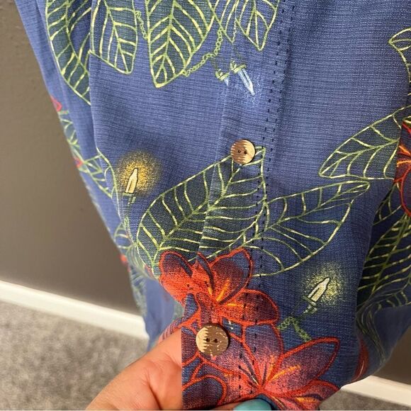 Tommy Bahama Christmas short sleeve Hawaiian shirt with reindeer and poinsettia - Picture 8 of 13